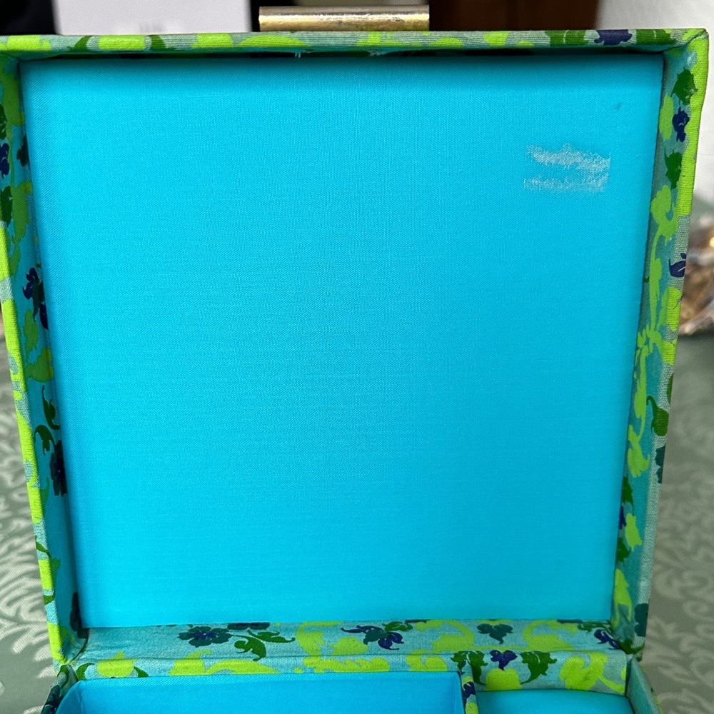 Vintage Floral Patterned jewelry Box - Picture 10 of 12